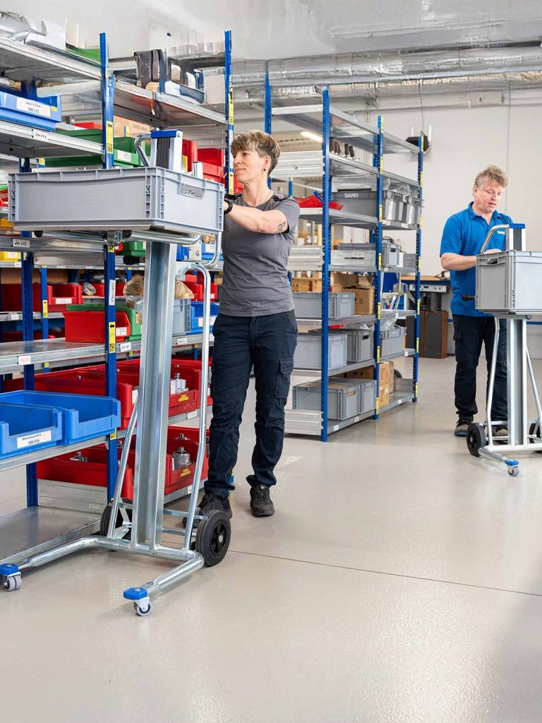 Manual Stacking Trucks